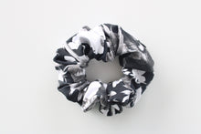 Load image into Gallery viewer, Midnight Floral Zipper Scrunchie
